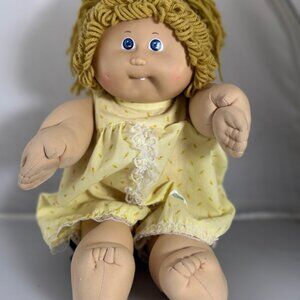 Rare Vintage Cabbage Patch Kids Doll signed by Xavier Roberts 1978/1982